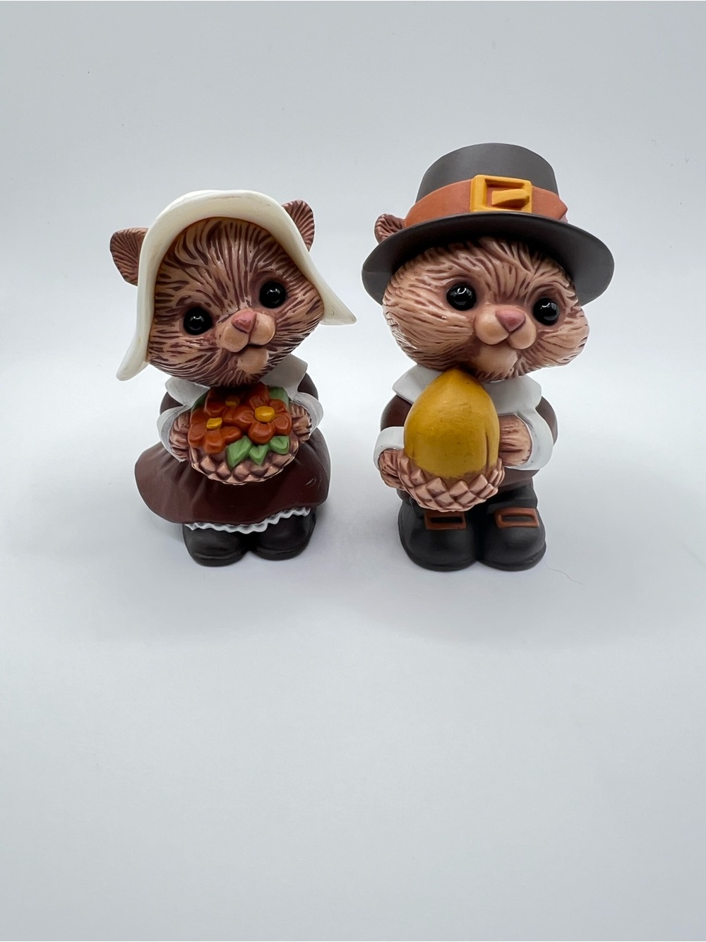 Hallmark Brown and Cream Pilgrim Squirrel Figurine Pair